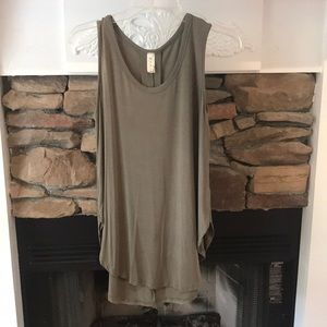 Women’s sleeveless shirt